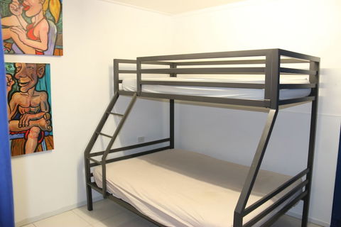 Waterfront Backpackers - Hostel - QLD Tourism 2