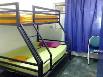 Waterfront Backpackers - Hostel - QLD Tourism 3