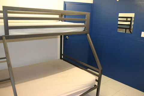 Waterfront Backpackers - Hostel - QLD Tourism 6