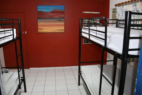 Waterfront Backpackers - Hostel - QLD Tourism 5