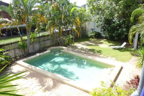 Lazy Duck Hostel - QLD Tourism 7