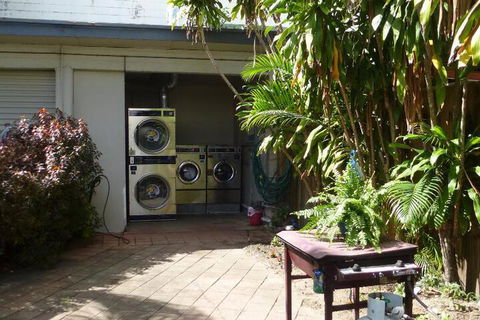 Lazy Duck Hostel - QLD Tourism 3