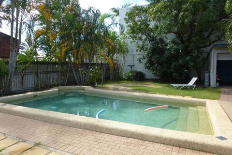 Lazy Duck Hostel - QLD Tourism 6