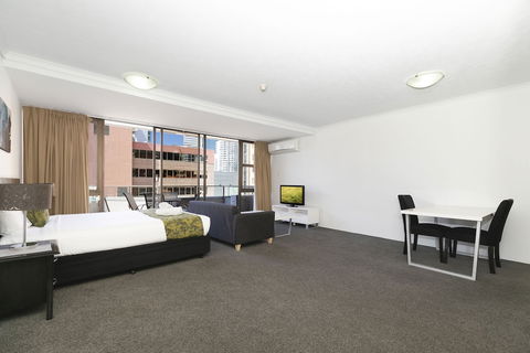 The Astor Apartments - QLD Tourism 1