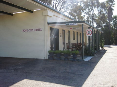 Rose City Motor Inn - QLD Tourism 1