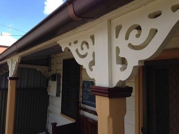 A Settler's Cottage - Queensland Tourism 0