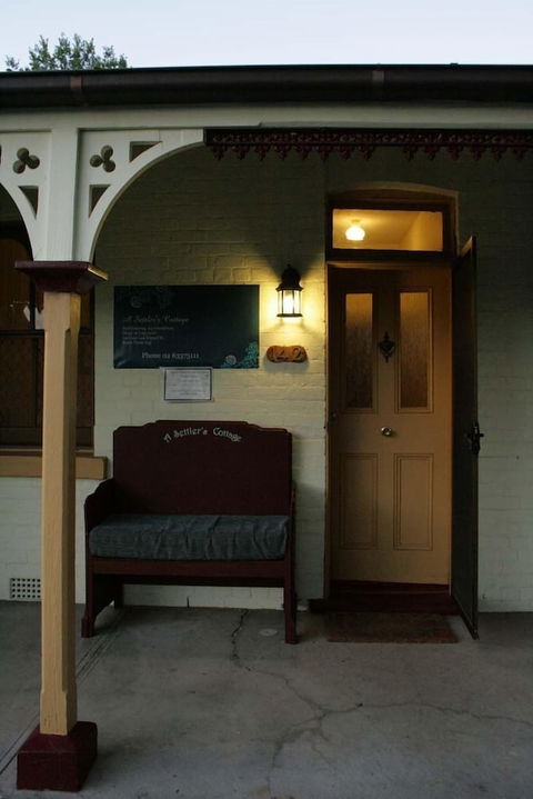 A Settler's Cottage - Queensland Tourism 1