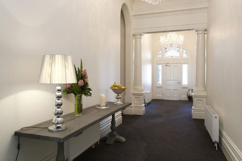 Ballarat Premier Apartments - Queensland Tourism 1