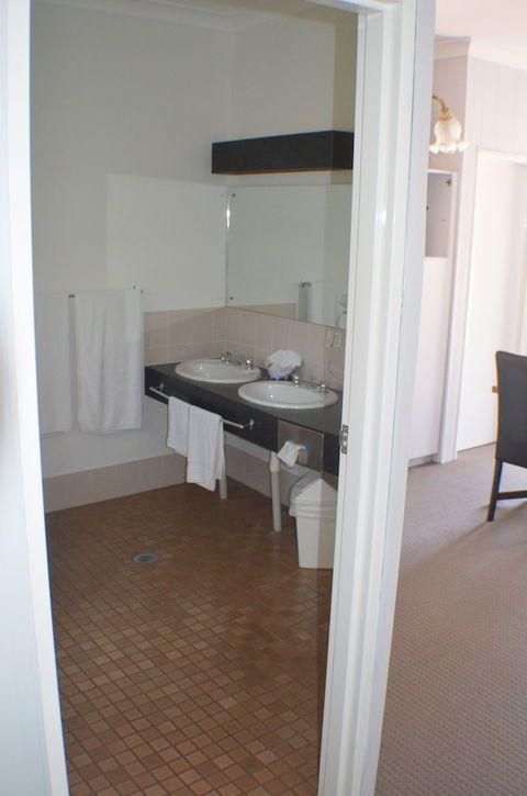 Deer Park Motor Inn - Queensland Tourism 5