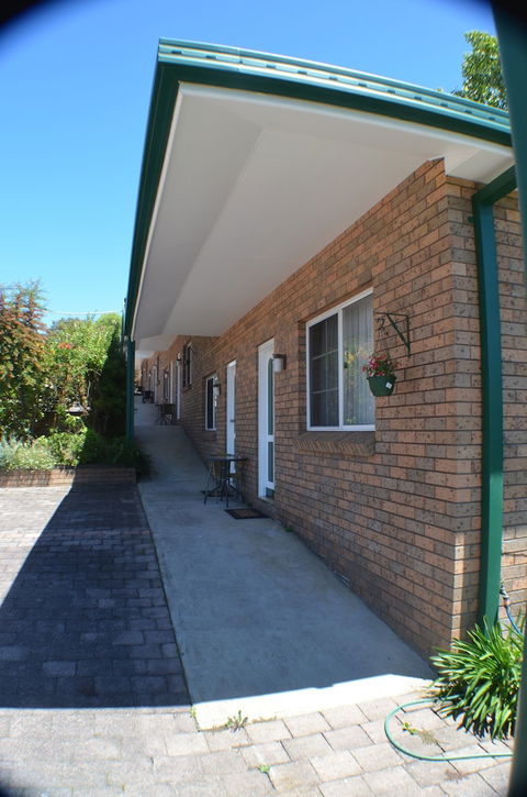 Deer Park Motor Inn - Queensland Tourism 1
