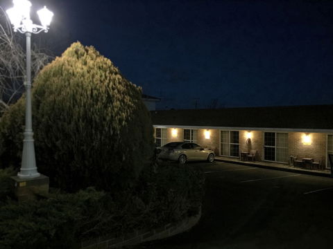 White Lanterns Motel - QLD Tourism 1