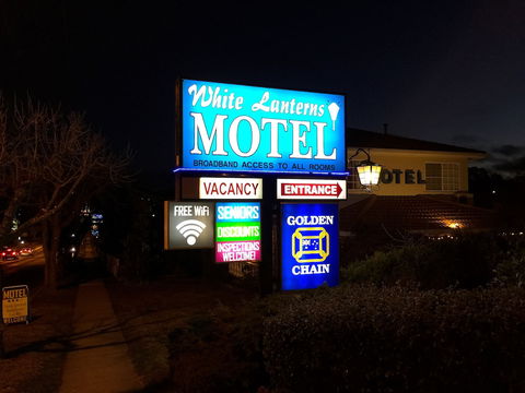 White Lanterns Motel - QLD Tourism 0