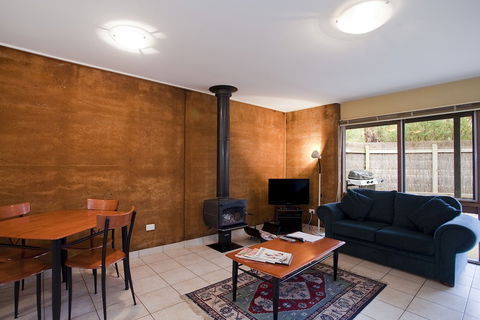 Split Point Cottages - QLD Tourism 5
