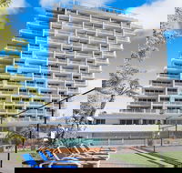 Elouera Tower Beachfront Apartments - Queensland Tourism