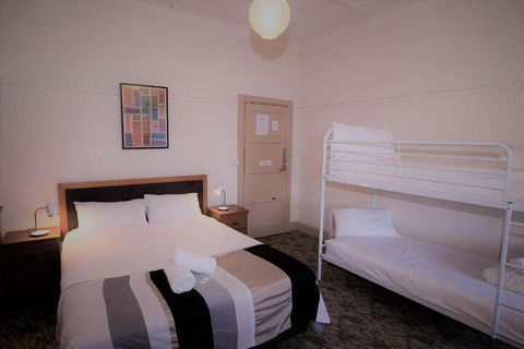 Delatite Hotel - QLD Tourism 3
