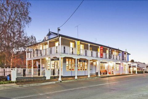 Mole Creek Guest House - QLD Tourism 1