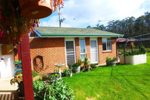 Quamby Pines Chalet - QLD Tourism 3