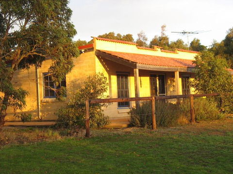 Dees Villa Bed & Breakfast - QLD Tourism 5