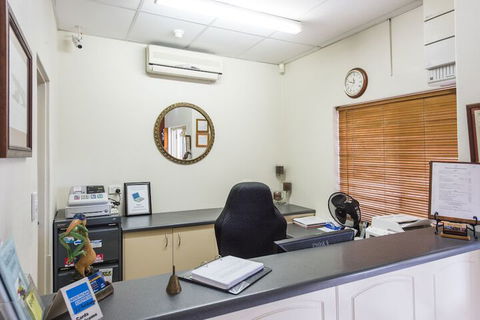 Bent Street Motor Inn - Queensland Tourism 6