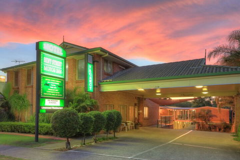Bent Street Motor Inn - Queensland Tourism 1