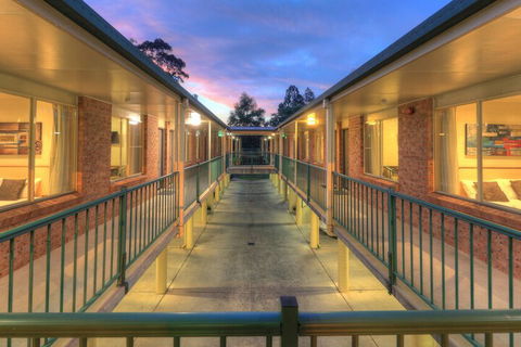 Bent Street Motor Inn - Queensland Tourism 4