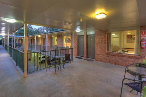 Bent Street Motor Inn - Queensland Tourism 5
