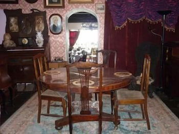 Old Colony Inn - QLD Tourism 5
