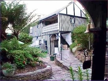 Old Colony Inn - QLD Tourism 3
