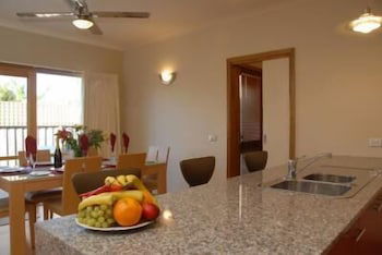 The Lakes Apartments - QLD Tourism 4