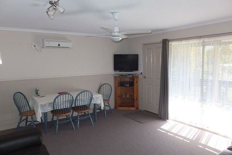 Lakes Entrance Country Cottages - Queensland Tourism 7