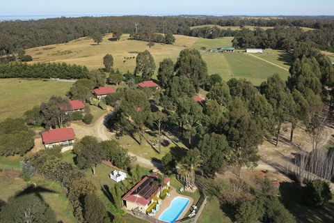 Lakes Entrance Country Cottages - Queensland Tourism 6