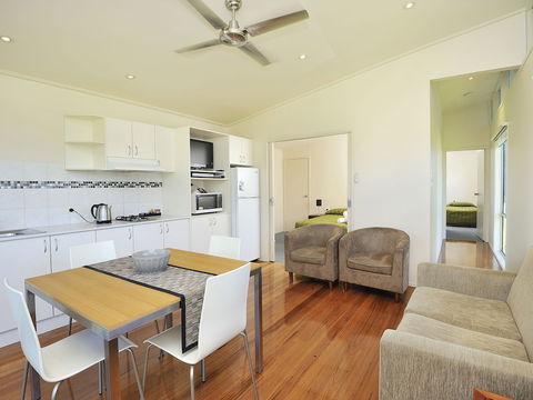 NRMA Eastern Beach Holiday Park - Queensland Tourism 5