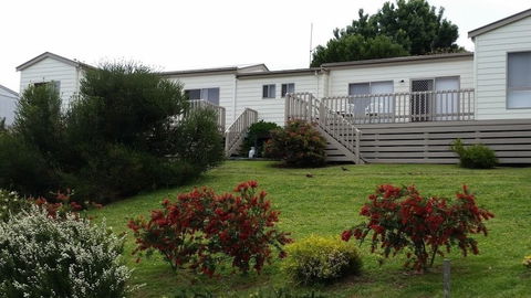 Lookout Holiday Units - Queensland Tourism 3