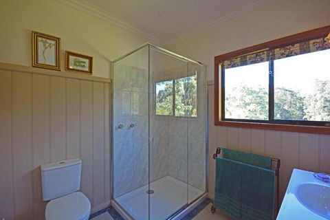 Araluen Park Cottages - Queensland Tourism 5