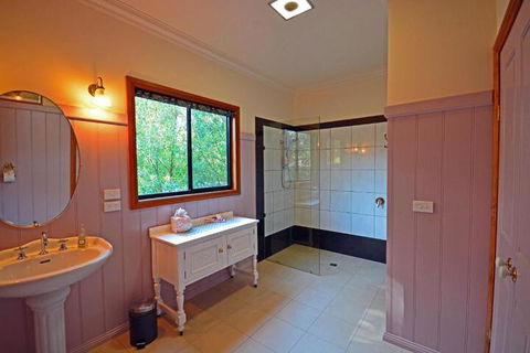 Araluen Park Cottages - Queensland Tourism 2