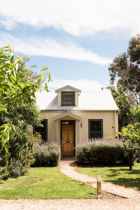 Clonmara Country House & Cottages - QLD Tourism 3