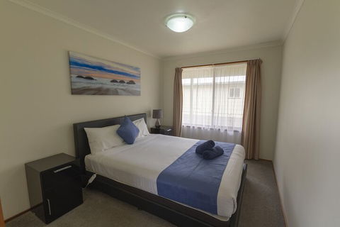 Gum Tree Caravan Park - QLD Tourism 4