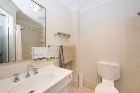 Soldiers Motel - QLD Tourism 6