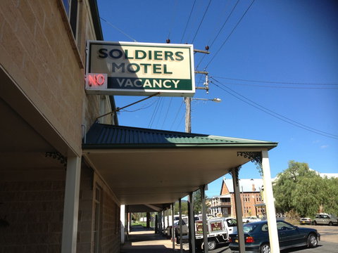 Soldiers Motel - QLD Tourism 0