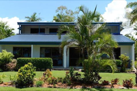 Apollo Jewel Beachfront Apartments - Queensland Tourism 3
