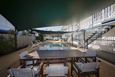 Apollo Jewel Beachfront Apartments - Queensland Tourism 7