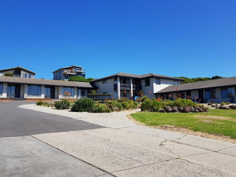 Southern Ocean Motor Inn - QLD Tourism 0