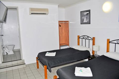 Airlie Waterfront Accommodation - Queensland Tourism 6