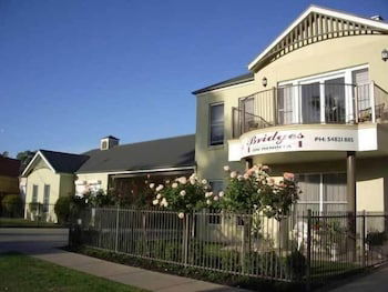 Bridges On Meninya Motel & Apartments - QLD Tourism 1