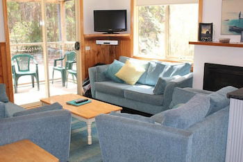 Lorne Bush House Cottages & Eco Retreats - QLD Tourism 5
