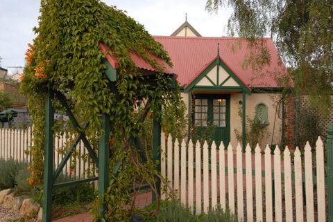 The Dove Cote - Queensland Tourism 1