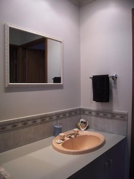 Barossa Country Cottages - Queensland Tourism 4