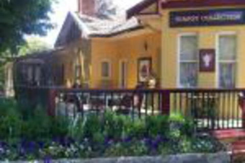 Bygone Beautys Cottages - QLD Tourism 0