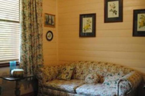 Bygone Beautys Cottages - QLD Tourism 7