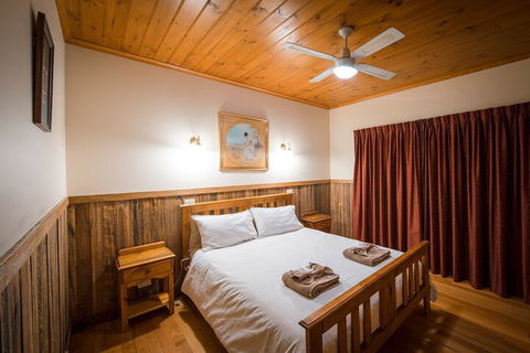 Sanctuary Park Cottages - QLD Tourism 6